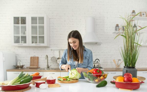 Dlaczego pod wpływem stresu sięgamy po jedzenie? Rola greliny i leptyny